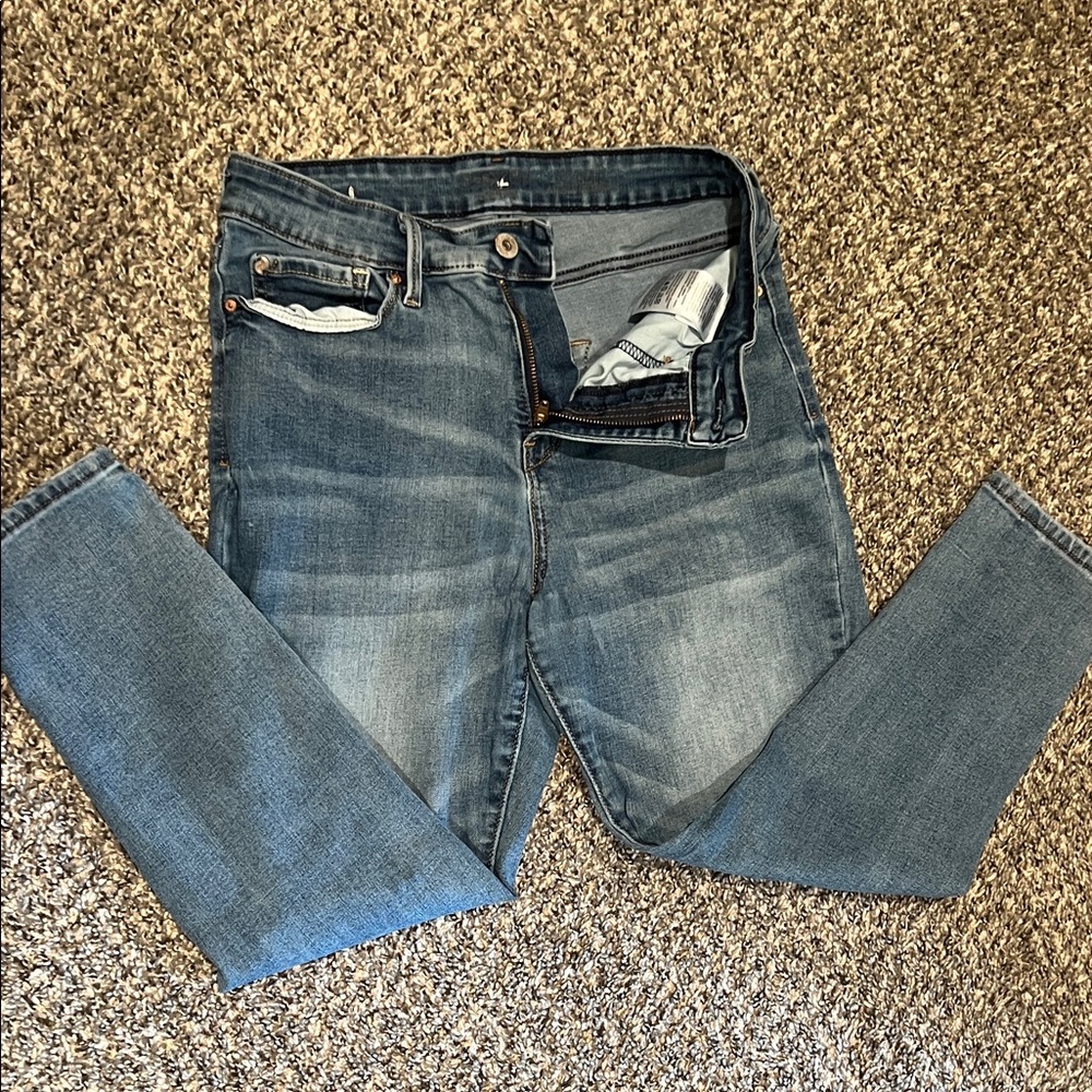 Levi's Men's Slim Straight Jeans in Faded Blue Wash